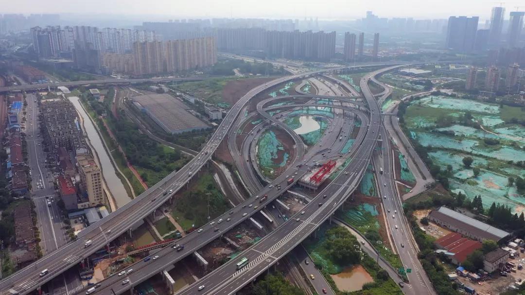 "南京最大立交"油坊桥互通近日将正式通车.